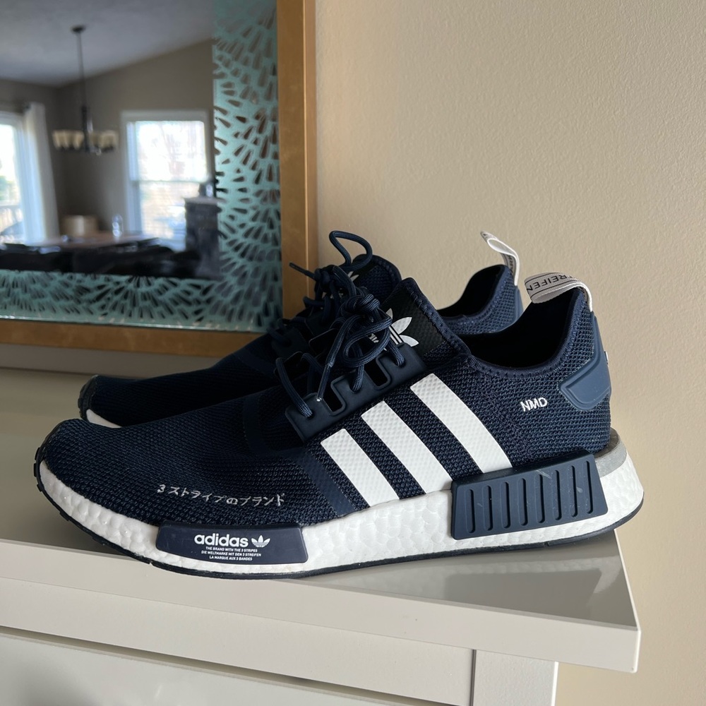 Men’s Navy ADIDAS NMD R1 SHOES: Size 12